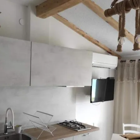 Apartmán Modern Beachfront Near Ibenik - Classic With Balcony And Sea View