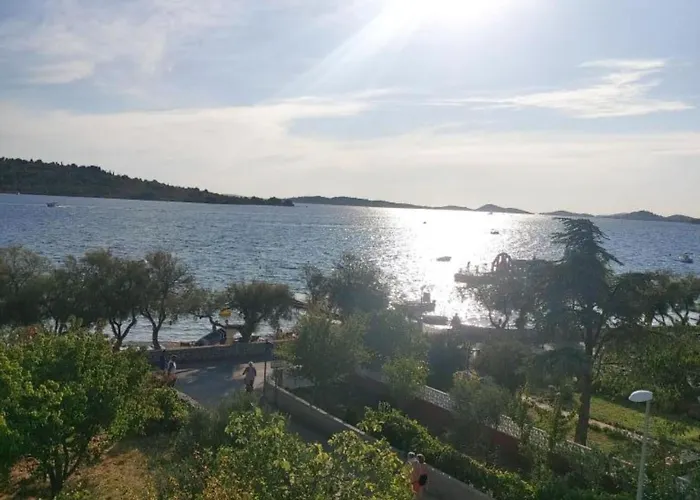 Modern Beachfront Near Ibenik - Classic With Balcony And Sea View Srima